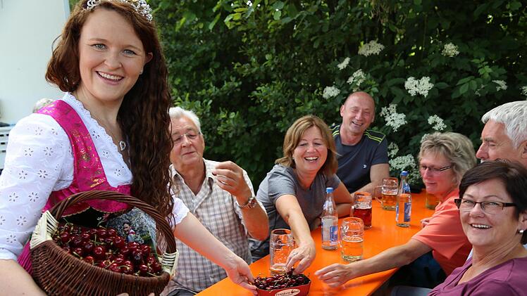 Rebecca I. gibt eine Kostprobe in Leutenbach. Foto: Franz Galster