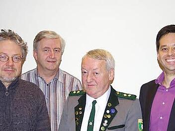 Der Schützenverein Garitz hatte trotz einer schwierigen Lage (kein Schützenhaus) heuer Grund zur Freude: Bei der Jahreshauptversammlung konnten einige Mitglieder - von links Norbert Hickl, Bernd Buscham, Artur Bömmel, Florian Arand - für ausgezeichnet werden. Foto: Klaus Werner