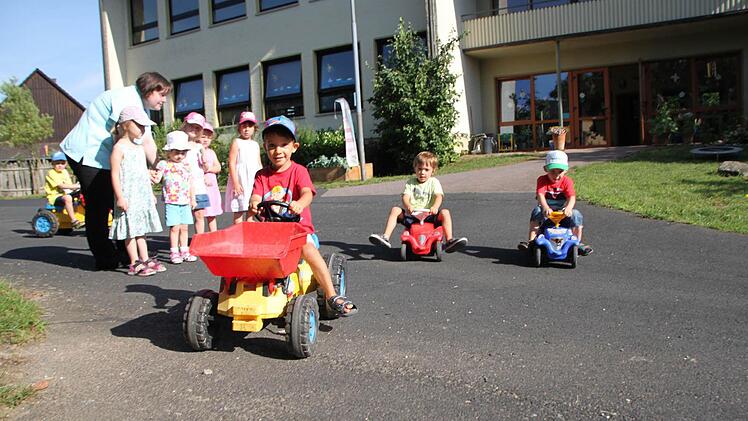 Gute Nachricht für die Kindergartenkinder: Sie bekommen ein nigelnagelneues Zuhause. Dort macht es sicher mindestens genauso viel Spaß mit ihren Gefährten wie im alten Volkerser Kindergarten. Archivbild: Ulrike Müller