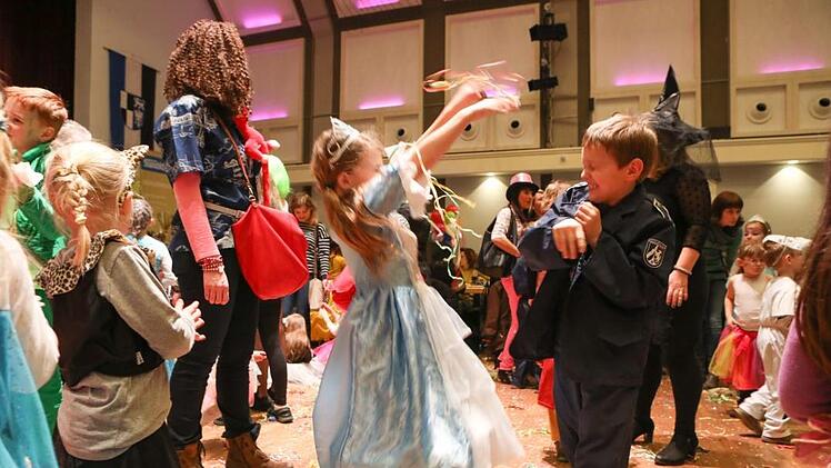 Impressionen vom Kulmbacher Kinderfasching in der Stadthalle Barbara Herbst