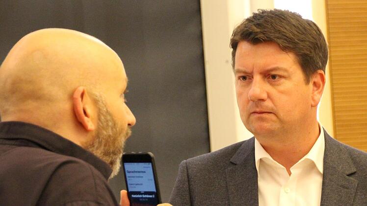 Ernste Miene: Sandro Kirchner (CSU) verliert zwar Stimmen, zieht aber dennoch mit deutlichem Vorsprung wieder in den Landtag ein.  Benedikt Borst