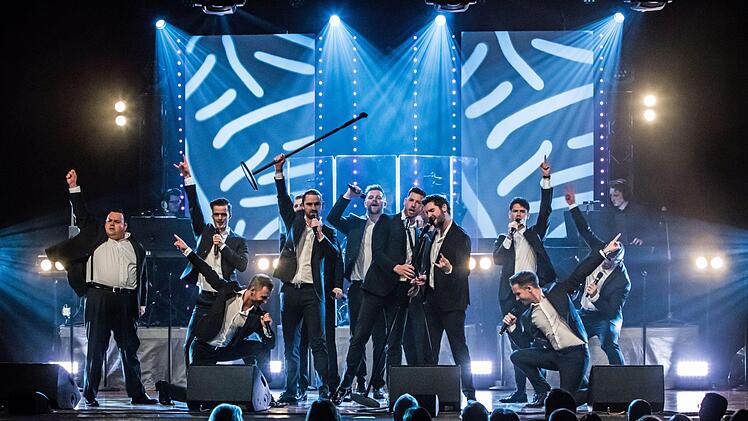 Tolle Show im Kongresshaus: "The 12 Tenors" wurden beim Coburg-Gastspiel von zahlreichen Fans bejubelt.Foto: Jochen Berger