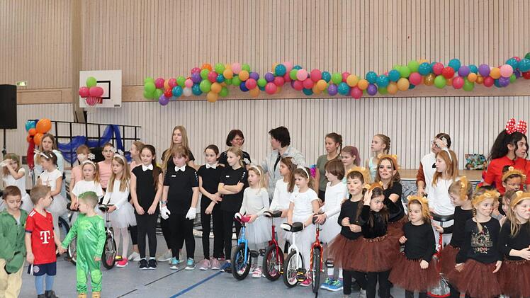 Impressionen vom Adelsdorfer Kinderfasching    Foto: Johanna Blum