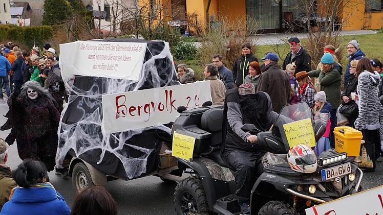 Da war wieder etliches geboten beim Faschingszug in Unteroberndorf.Foto: Johannes Michel