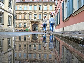 Ersehntes Nass? Blick vom Heumarkt durch die Stangsgasse auf die Kapuzinerstraße Fotos: Ronald Rinklef