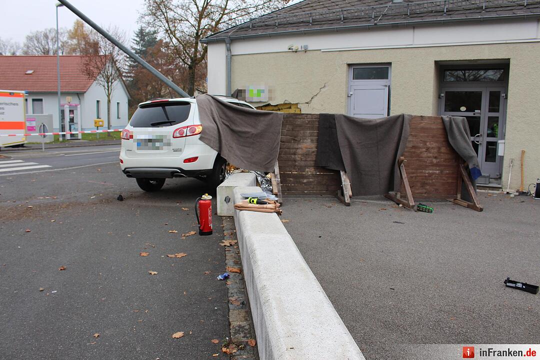 Zwei tote Radfahrer bei tragischem UnglŸck - Autofahrer verlor Kontrolle, rammte andere Fahrzeuge und erfasste Biker