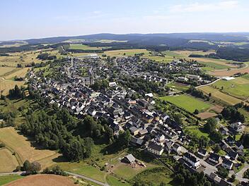 Das Bild ist hinsichtlich der Baumaßnahmen (Kräutergarten) zwar nicht mehr ganz aktuell, zeigt aber gut die natürliche Umgebung von Teuschnitz.Stadt Teuschnitz