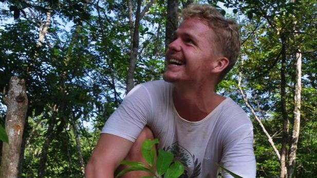 Simon aus Nürnberg beim Baumpflanzen auf Sumatra.