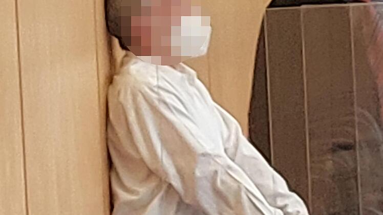 Der 55-J&auml;hrige hyperventiliert kurz vor der Urteilsverk&uuml;ndung.