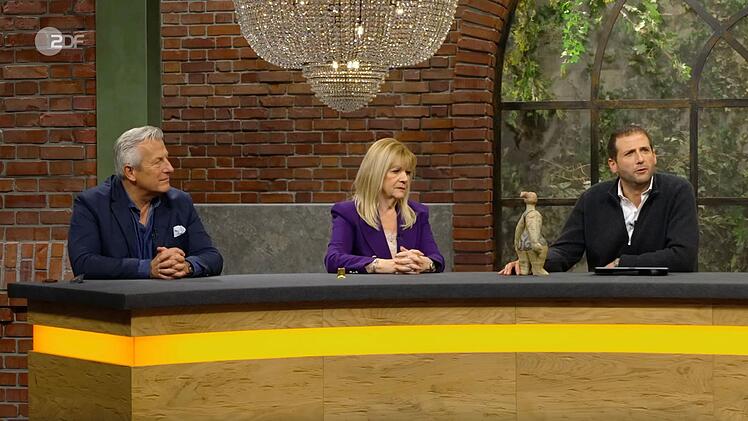 "Ich finde sie echt nicht schlecht - komischerweise", gab Schmitz-Avila zu und bot schlie&szlig;lich 400 Euro f&uuml;r die rundliche Figur. Liza Kielon lobte den ausdrucksstarken Charakter des Gesichts - mehr bieten wollte sie jedoch nicht. Selbst als die Verk&auml;uferin letztlich den Sch&auml;tzpreis nannte, blieb ein weiterer Ansturm auf die Figur aus.