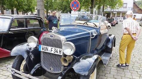 Zu den ältesten Fahrzeugen gehörte dieser Ford von 1930.