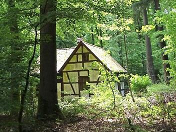 Ein Häuschen mitten im Wald, fast so wie bei "Hänsel und Gretel".  Foto: Michaela Hofmann