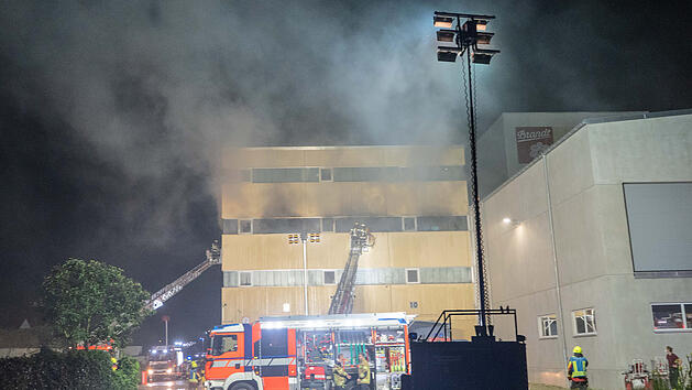 Brand bei Brandt gel&ouml;scht: Feuerwehrkr&auml;fte bei Feuer in bayerischer Schoko-Fabrik verletzt