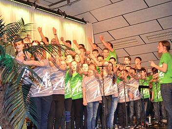 Adonia präsentierte das Musical "Johannes der Täufer" in der Zecherhalle in Neukenroth mit großem Erfolg. Der Chor mit seinen Herz erfrischenden Liedern trug wesentlich dazu bei. Foto: Karl-Heinz Hofmann