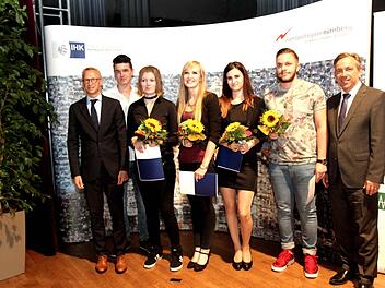 Auszeichnung der besten IHK-Absolventen mit Landrat Alexander Tritthart und Oliver Brehm. Fotos: Richard Sänger