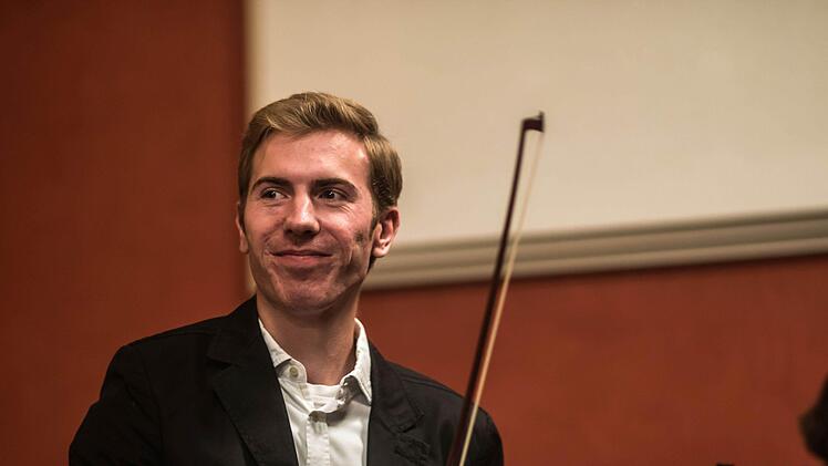 Zahlreiche Schüler und ehemalige Schüler des Bildungsinstituts für Musik und Musiktheater gestalteten ein Jubiläumskonzert im Haus Contakt in Coburg.Foto: Jochen Berger