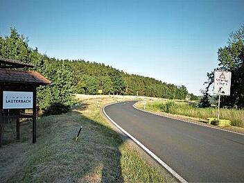 Auf Höhe der Zimmerei Lauterbach wird ab kommenden Montag die Staatsstraße 2183 bis Ramsenthal gesperrt  Foto: Werner Reißaus