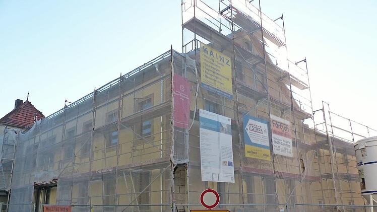 Einen Millionenprojekt ist der "Schwarze Adler" in Westheim. Dort soll eine Begegnungsstätte geschaffen werden.  Foto: Klaus Schmitt