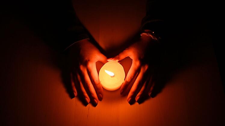 Kerze im Dunkeln