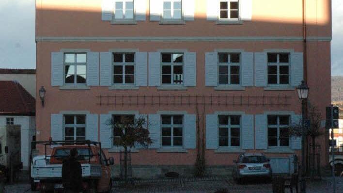 Die soll künftig das Herz der Gemeinde-Allianz "Hofheimer Land" schlagen. Das alte Rentamt in Hofheim wurde saniert und beherbergt nun etliche Räumlichkeiten, die den Bürgern dienen sollen. Fotos: Gerhard Schmidt