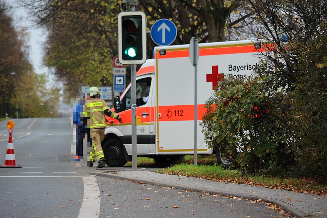 Frau wird bei Crash in Bayreuth im Auto eingeklemmt