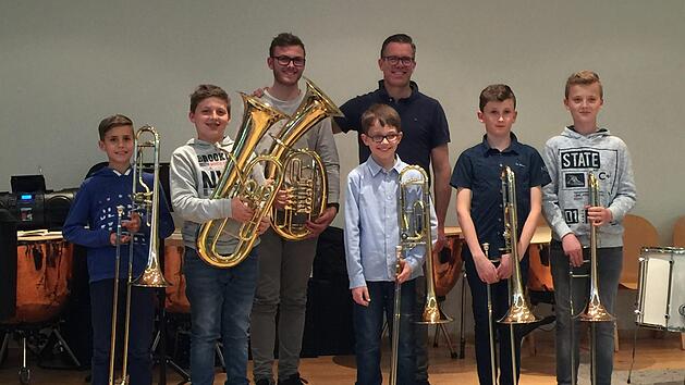 Zeigten ihr Können: Linus Sandwall, Johannes Roth, Christian Back, Jonas Greubel, Lehrkraft Roman Riedel, Philipp Ruppel und Henrik Henz  Foto: Bastian Greubel