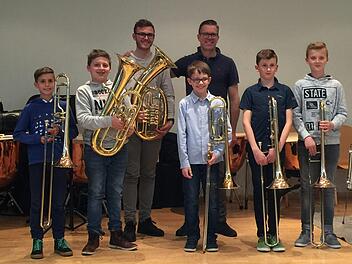 Zeigten ihr K&ouml;nnen: Linus Sandwall, Johannes Roth, Christian Back, Jonas Greubel, Lehrkraft Roman Riedel, Philipp Ruppel und Henrik Henz  Foto: Bastian Greubel