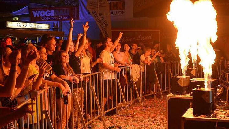 Feuer-Illuminationen gehörten zum Programm. Foto: Peter Rauch