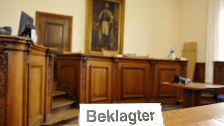 Das Lichtenfelser Amtsgericht schickte einen Altenkunstadter ins Gefängnis. Foto: Peter Kneffel/dpa