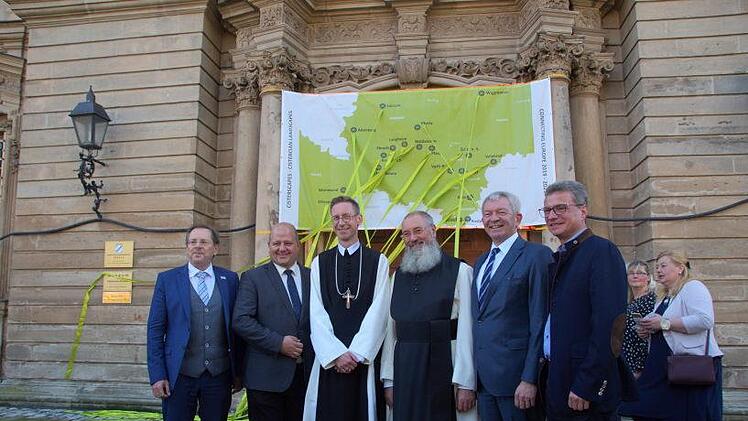 MdL Hans Herold (von links), MdL Holger Dremel, Abt Philipp, Pater Branko, Landrat Johann Kalb und Minister Bernd Sibler.Joseph Beck