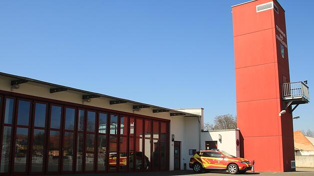Das Staffelsteiner Feuerwehrhaus - die ehrenamtlichen Einsatzkr&auml;fte starten bei Notf&auml;llen von hier aus mit ihren Fahrzeugen.  Foto: Matthias Einwag