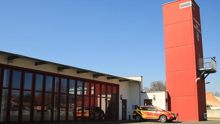 Das Staffelsteiner Feuerwehrhaus - die ehrenamtlichen Einsatzkräfte starten bei Notfällen von hier aus mit ihren Fahrzeugen.  Foto: Matthias Einwag