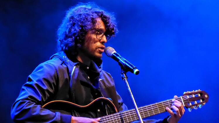 Samu Neves verzaubterte die Zuhörer beim Auftakt des dritten Festival-Wochenendes von "Coltur" mit brasilianischen Klängen.Foto: Jochen Berger
