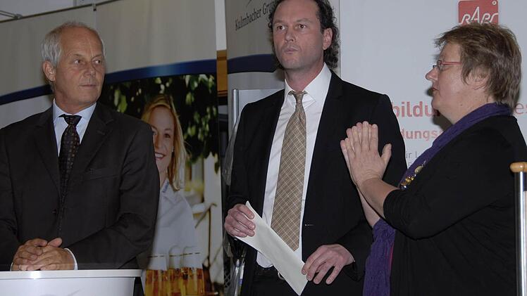Katrin Geyer und Michael Pfitzner plaudern mit Moderator Joffrey Streit über die Entscheidung der Jury.
