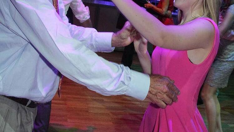 Auf der Tanzfläche amüsierten sich die Generationen. Foto: Sonja Adam