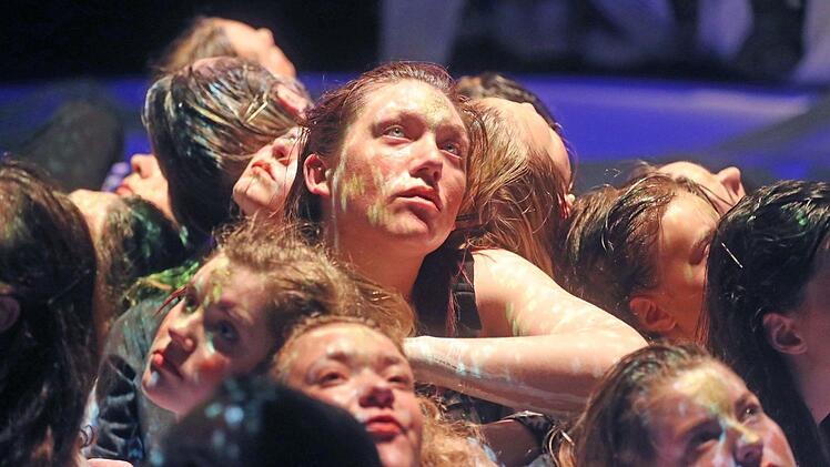 Das "Projekt Parzival" nach einem Text von Tankred Dorst feierte Premiere im Coburger Theater in der ReithallelFoto: Henning Rosenbusch