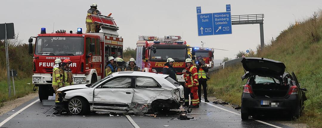 Zwei Schwerverletzte bei Verkehrsunfal an A73