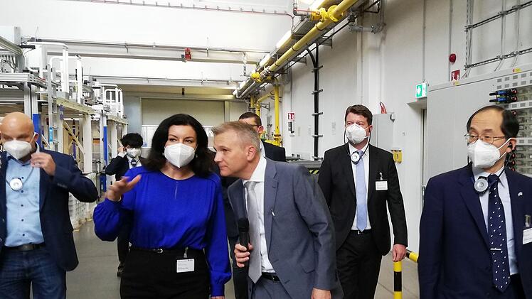 Besuch des japanischen Botschafters mit Vertretern der CSU bei Nipro in Münnerstadt. Foto: Heike Beudert