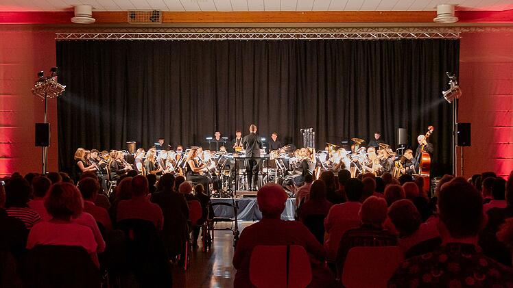 Volkach: "Der Herr der Ringe" - Symphonisches Blasorchester begeistert mit Filmmusik