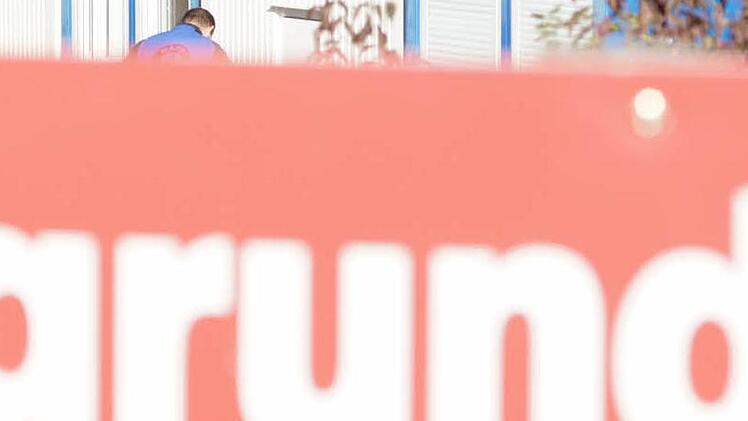 Die neue Notunterkunft soll überregional keine falsche Neugier wecken. Daher haben die Arbeiten auf dem Grundstück zunächst auch ohne eine öffentliche Bekanntmachung begonnen. Foto: Arkadius Guzy