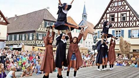 SKK-Garde mit Nonnen und M&ouml;nchen Foto: Sophie R&ouml;der