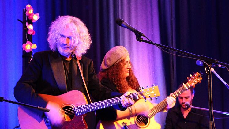 Ein letzes Mal  spielte Franz Benton am Samstag im "Bären" seine beliebtesten und auch einige neue Songs - Höhepunkt war aber das Duett mit Anne Haigis. Foto: Ulrike Nauer