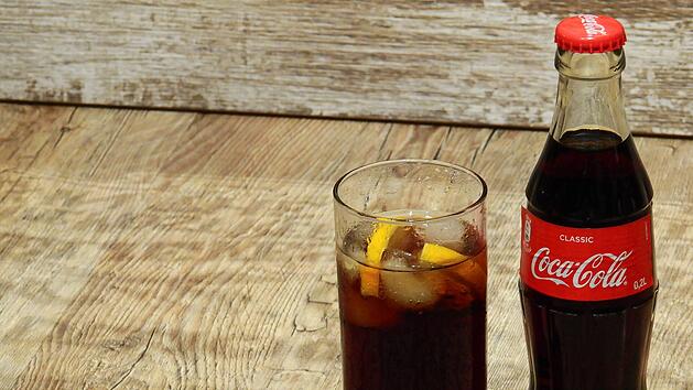 Cola trinken - so reagiert dein Körper nach nur einem Glas