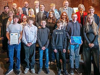 Europaminister Eric Beißwenger verlieh in der Allerheiligen-Hofkirche die Europaurkunde.