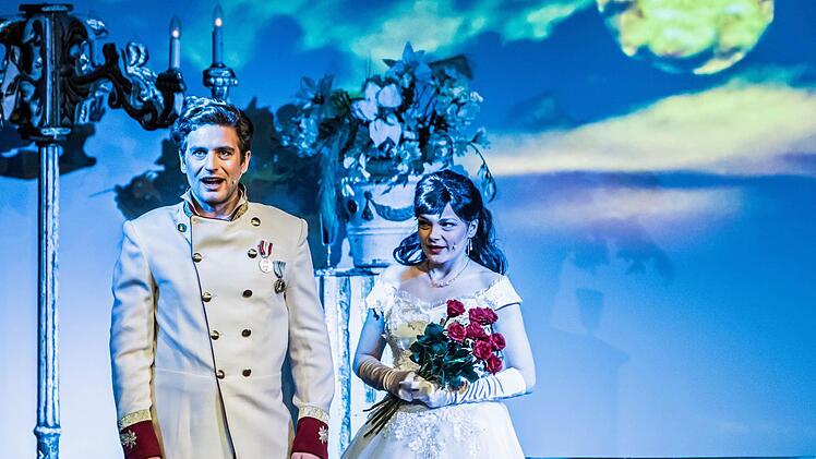 Die Aufführung des Musicals "Sissi" im Kongresshaus Rosengarten beschert dem Coburger Publikum ein Wiedersehen mit Claus J. Frankl als Darsteller und Regisseur.