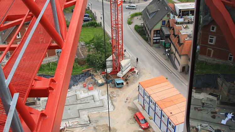 Achtung: Der Schwenkbereich der beiden Kräne überschneidet sich. Foto: Ralf Ruppert