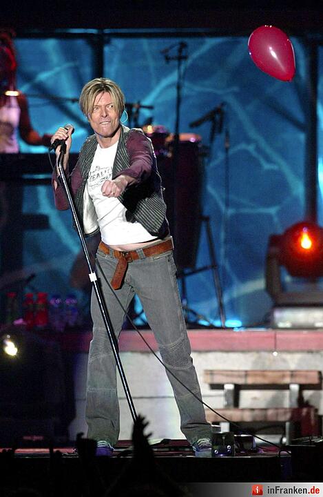 David Bowie  bei einem Konzert  in Antwerp, Niederlande, 05 November 2003. Foto:EPA/PETER DE VEOCHT