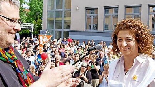 Dekan Christoph Liebst ist aus gesundheitlichen Gründen zurückgetreten. - Das Foto zeigt ihn, wie er Güliz Celik von der Türkisch-Islamischen Gemeinde Coburg für ihre Rede applaudiert. Foto: CT-Archiv/Oliver Schmidt