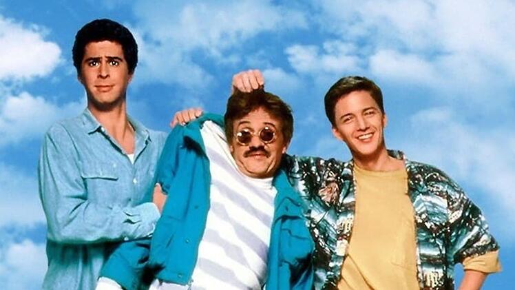 Ein derber Slapstick-Spa&szlig;: In "Immer &Auml;rger mit Bernie" spielen Jonathan Silverman (links) und Andrew McCarthy zwei Versicherungsangestellte, die es mit der Leiche ihres Chefs (Terry Kiser, Mitte) zu tun bekommen.