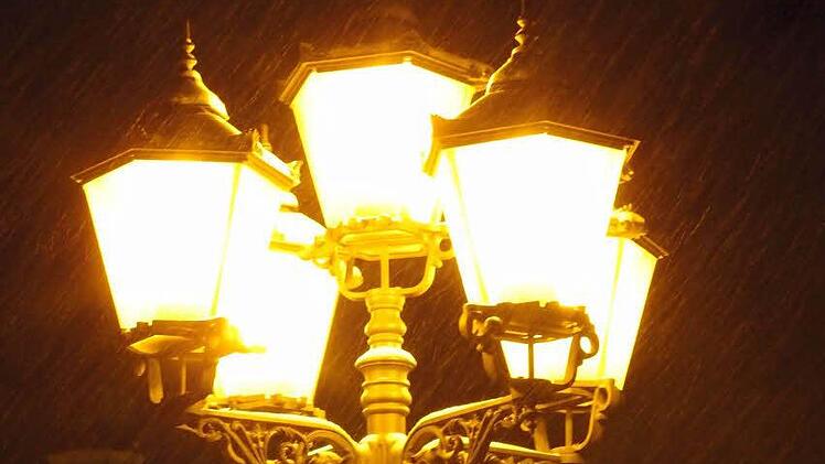 Kandelaber am Schlossplatz: Impressionen aus dem verschneiten CoburgFoto: Jochen Berger